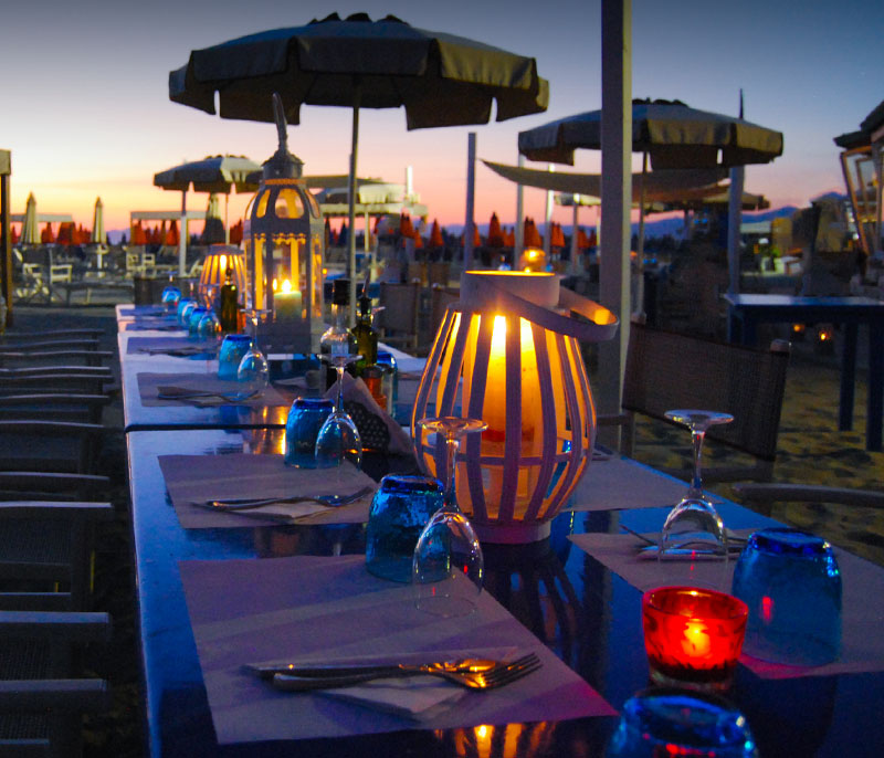 ristorante bagno florida beach viareggio servizio in spiaggia cena tramonto sulla sabbia sul mare pesce